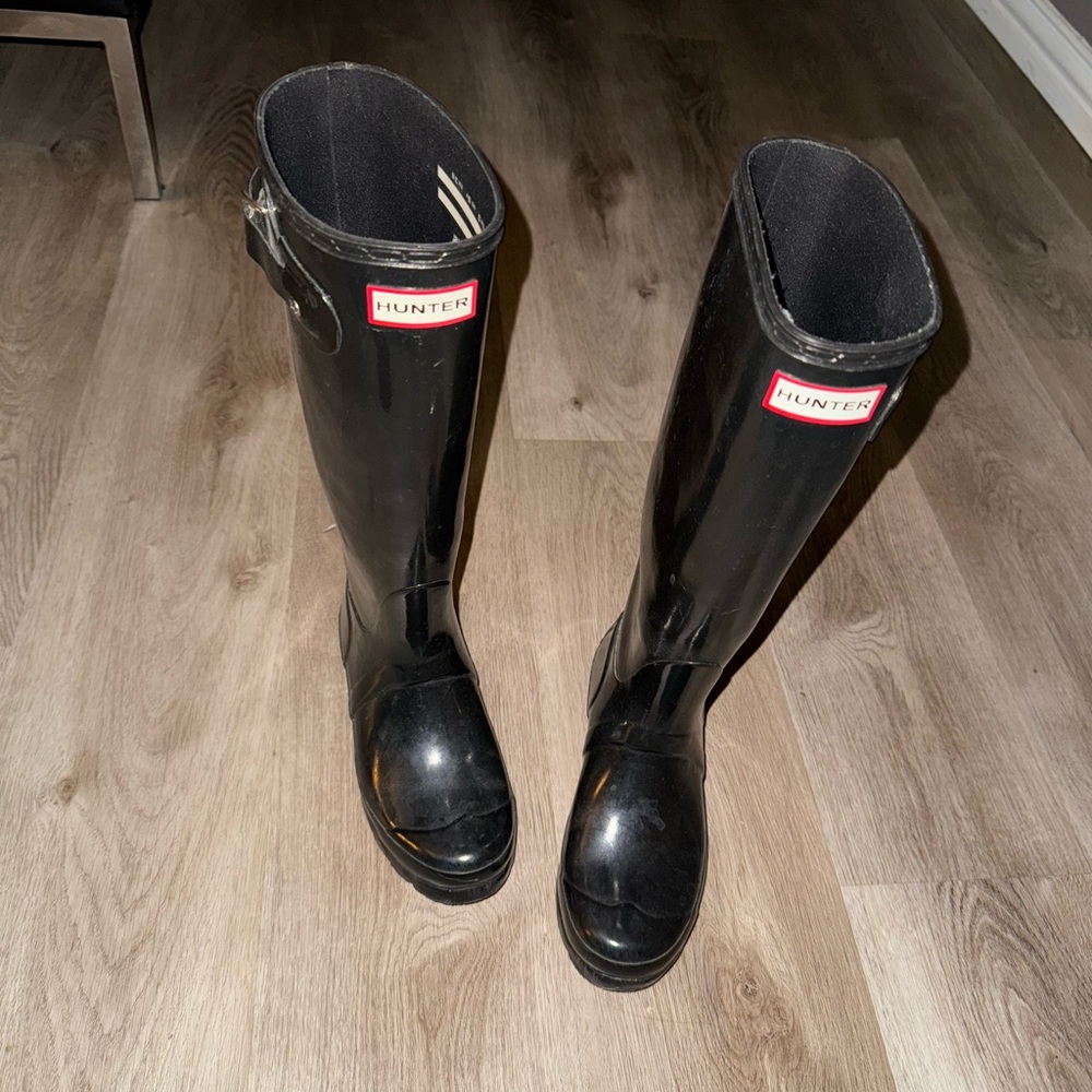 Hunter Women's Black Rain Boots - Picture 3 of 4